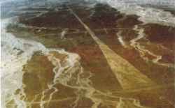 Die Linien von Nazca erinnern an eine Art Rollfeld, vielleich fr ausserirdische Raumschiffe